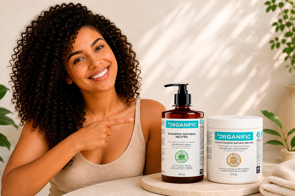 Cabelos Cacheados e Crespos: Por Que Migrar para a Cosmética Natural e Limpa?